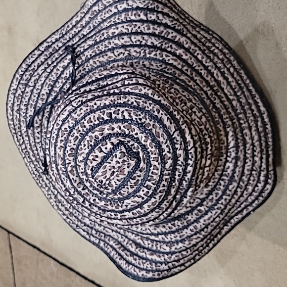 Leopard Print Hat - Picture 3 of 4